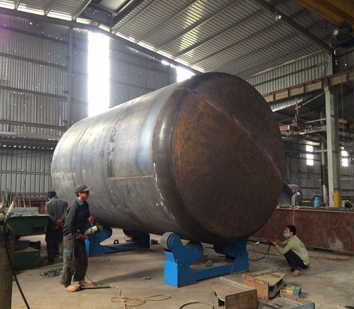 Chemical storage tank